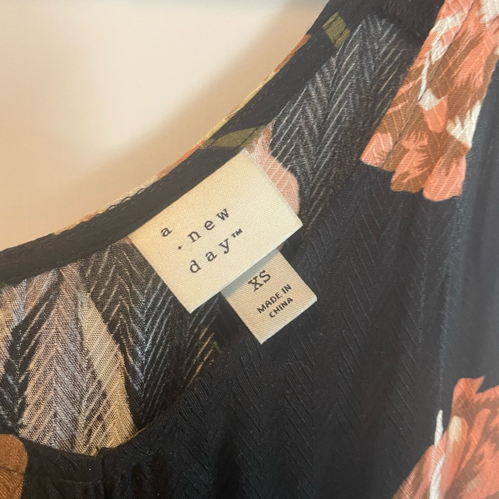 Women’s dress, size xs. Removable tie belt. - Picture 2 of 4